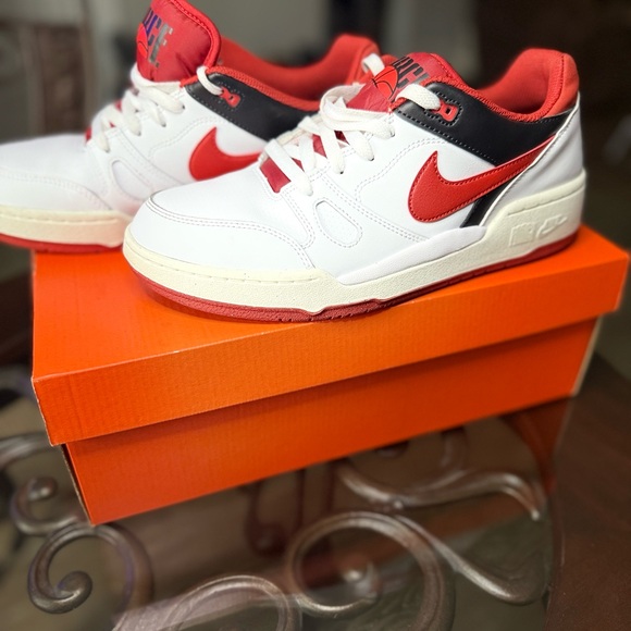 Nike White and Red Sneakers Classic Leather Design men’s size 9 - Picture 3 of 9